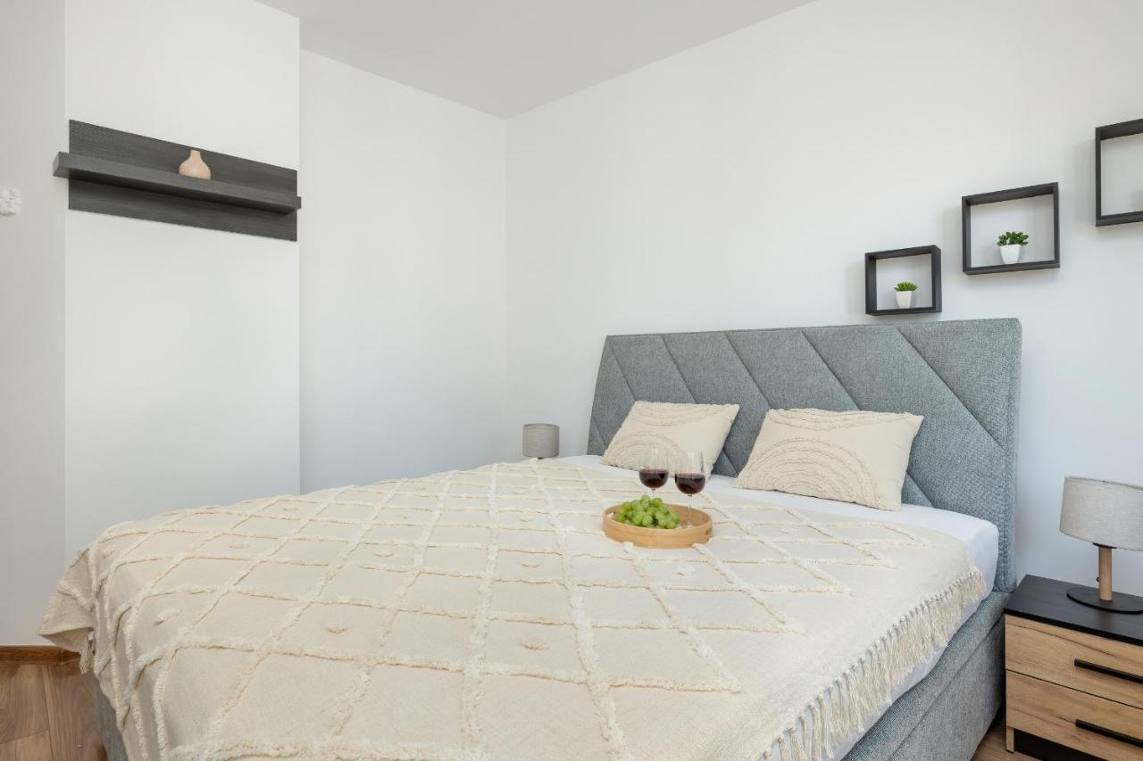 Bright & Spacious Family Apartment In Miedzyzdroje With Parking And 3 Balconies By Noclegi Renters Exterior photo