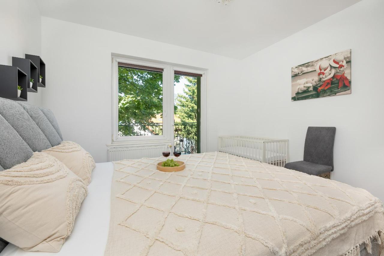 Bright & Spacious Family Apartment In Miedzyzdroje With Parking And 3 Balconies By Noclegi Renters Exterior photo
